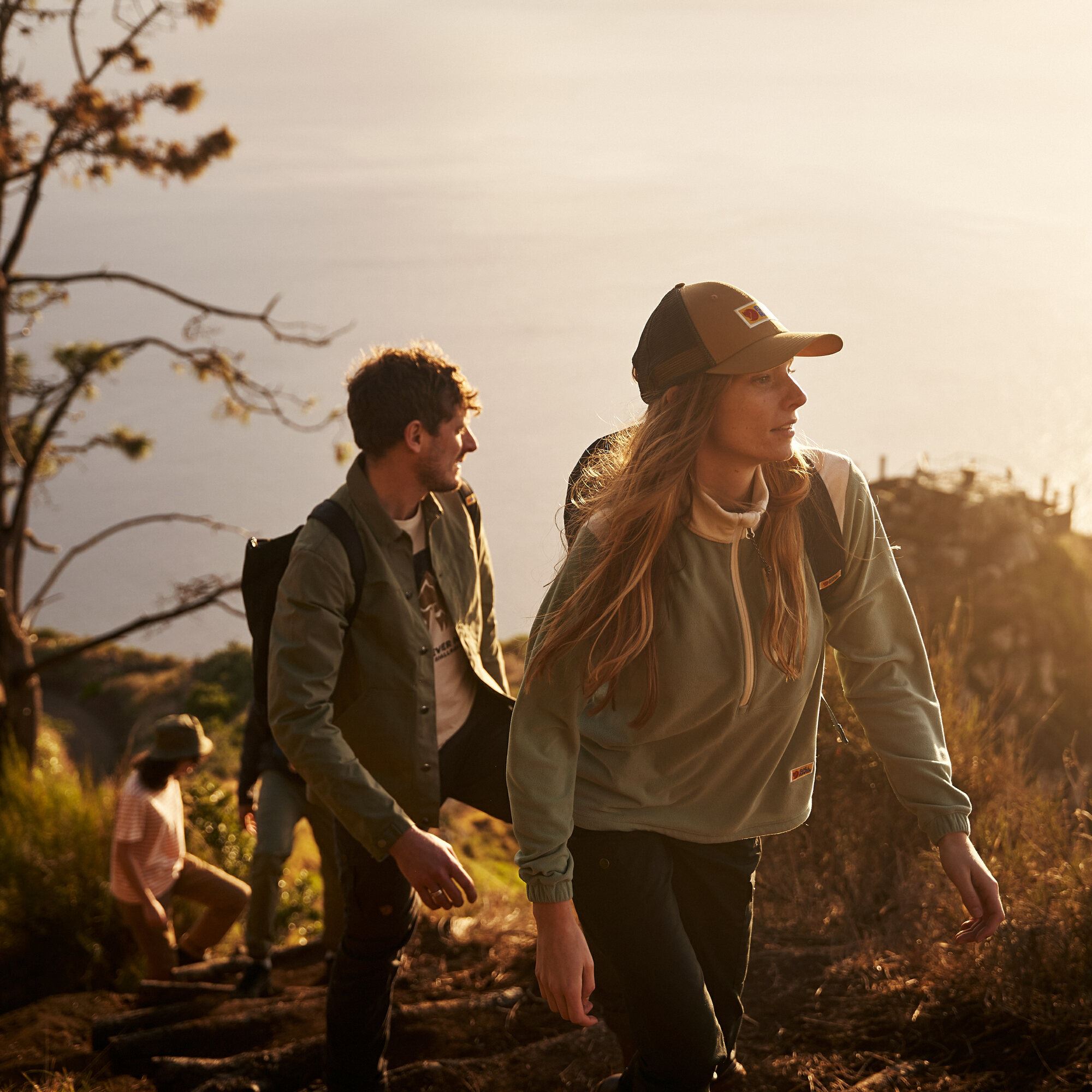 Fjällräven Vardag Lite Fleece W BLACK-DARK GREY kjøper du på SQOOP outdoor (SQOOP.no)